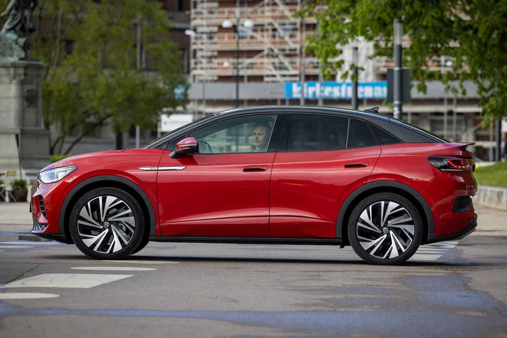 rød Volkswagen ID.5 GTX fra siden